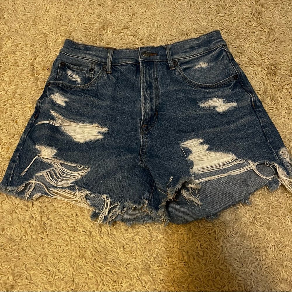 COPY - american eagle highest rise 90s boyfriend distressed jean shorts size 4